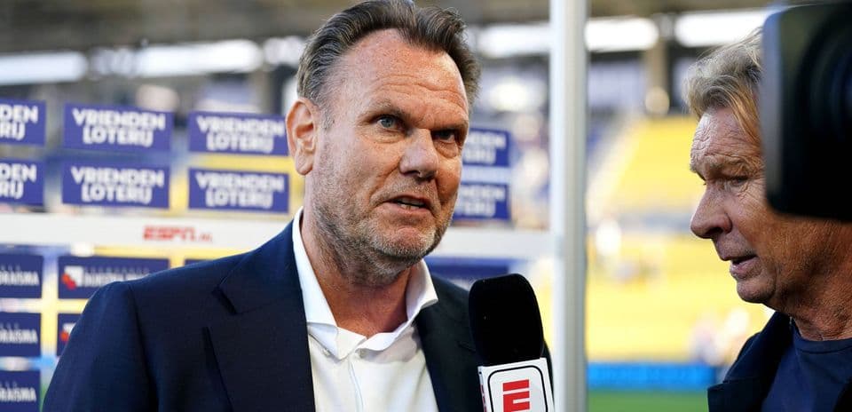 Entrevista a un director deportivo en el estadio