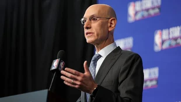 Comisionado de la NBA hablando en conferencia de prensa
