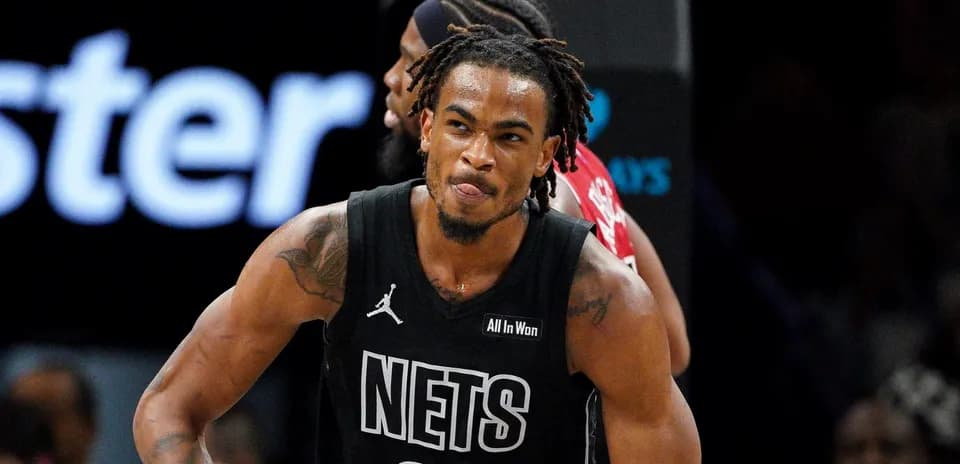Jugador de los Nets en acción durante el partido