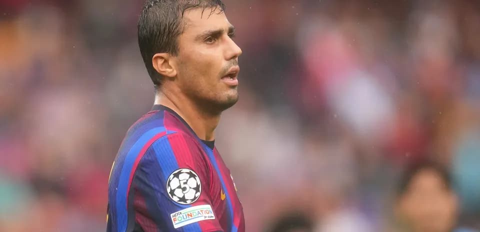 Jugador de Barcelona en acción durante el partido