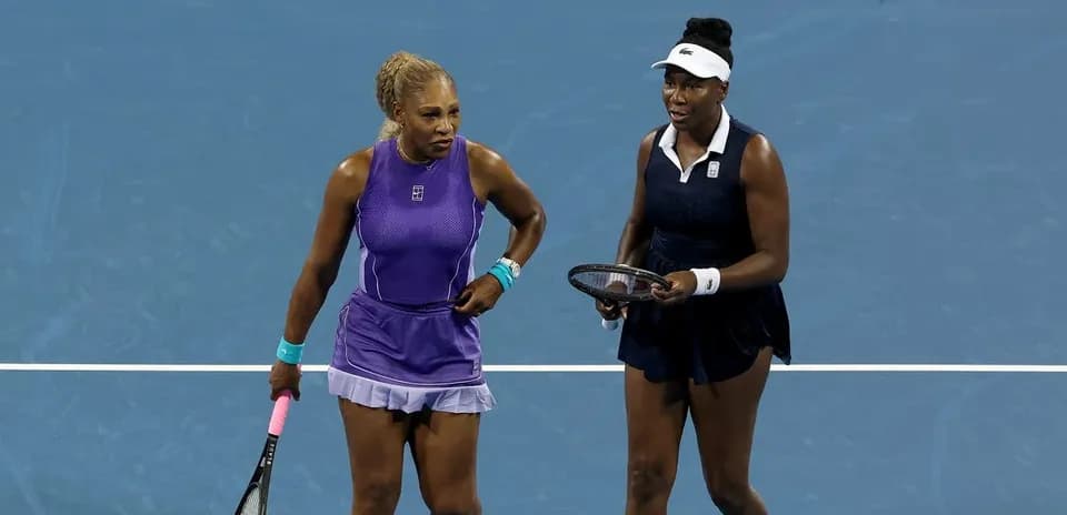 Serena y Venus Williams durante un partido de dobles
