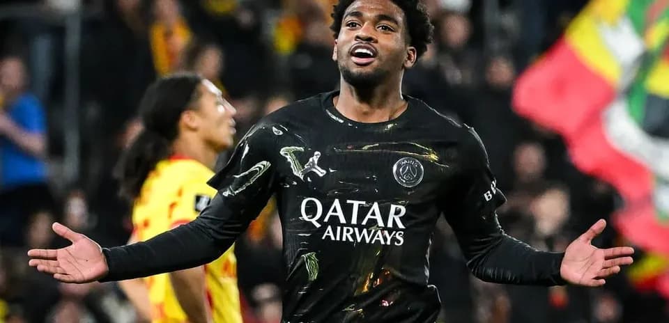 Jugador de PSG celebrando un gol durante el partido