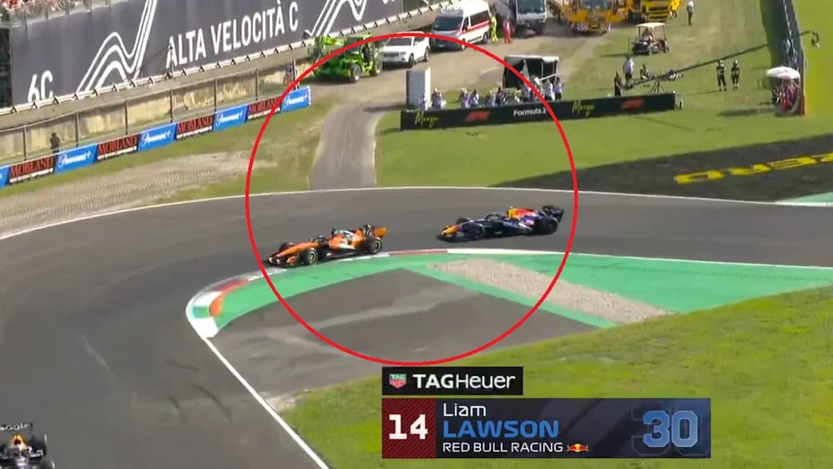 Dos coches de Fórmula 1 compitiendo en curva