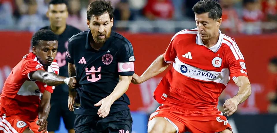 Lionel Messi dribbling past two defenders during match