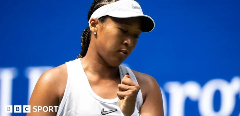 Naomi Osaka celebrando un punto en la cancha