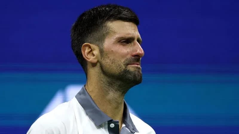 Jugador de tenis con lágrimas en el rostro