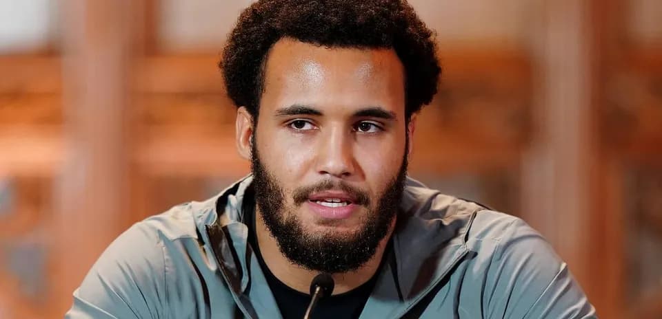 Jugador hablando en una conferencia de prensa