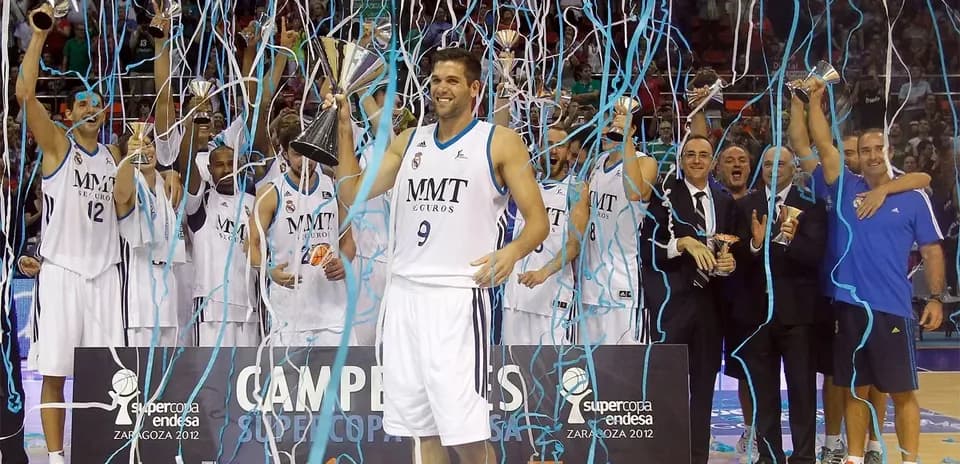 Jugadores del Real Madrid celebrando la Supercopa 2012
