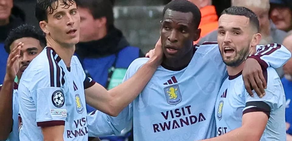 Jugadores de Aston Villa celebrando un gol