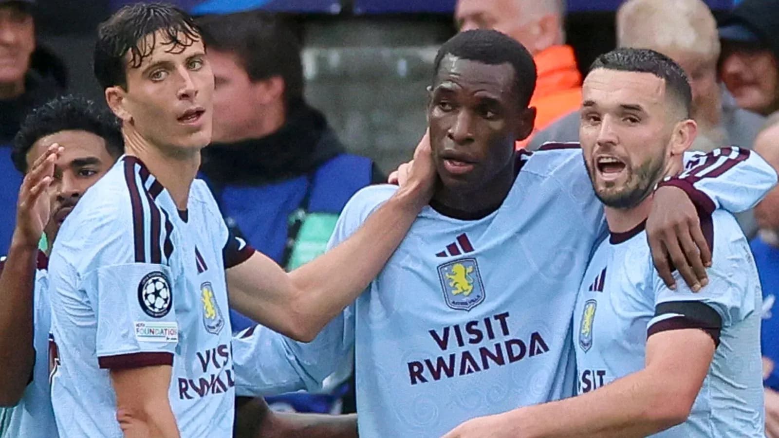 Jugadores de Aston Villa celebrando un gol