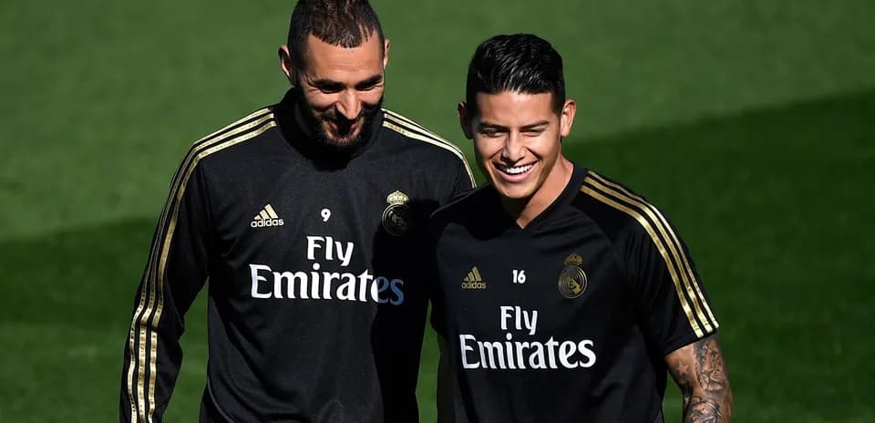 Jugadores de Real Madrid sonriendo durante entrenamiento