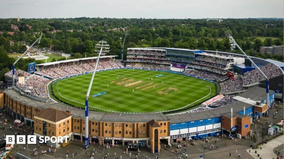 Vista panorámica del estadio de cricket lleno de público