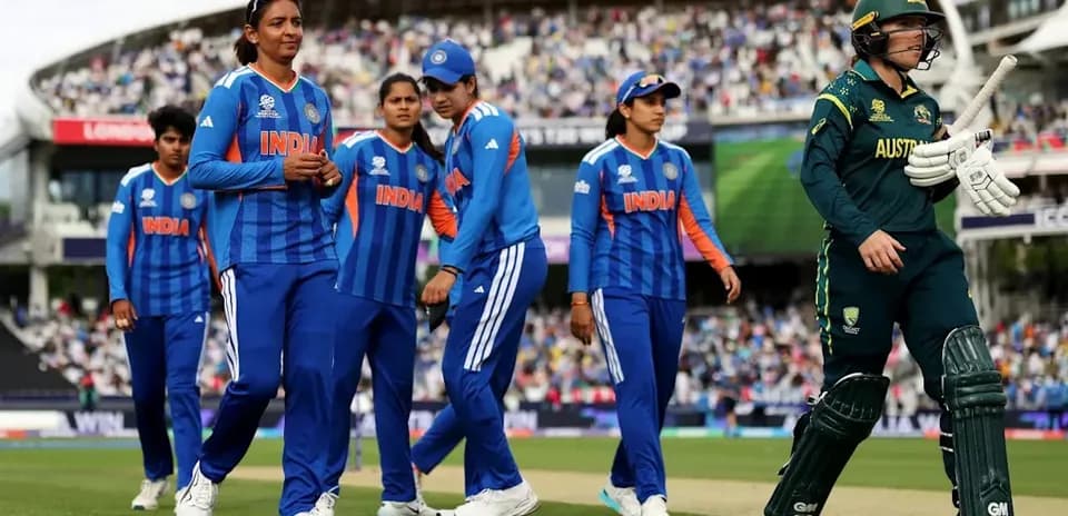 Jugadoras de India saliendo del campo de cricket