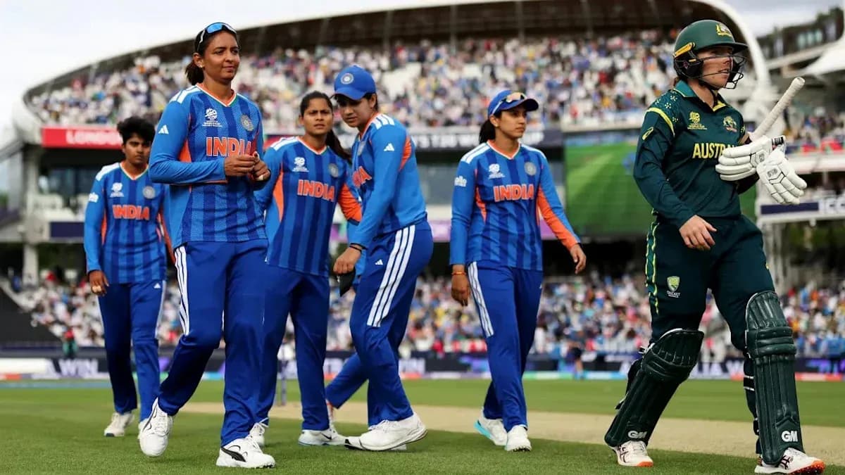 Jugadoras de India saliendo del campo de cricket