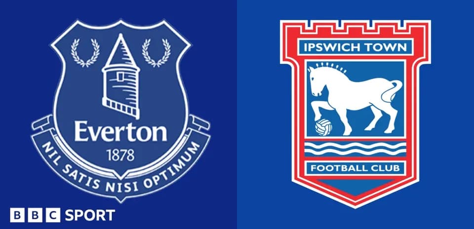 Logos de Everton e Ipswich Town en fondo azul