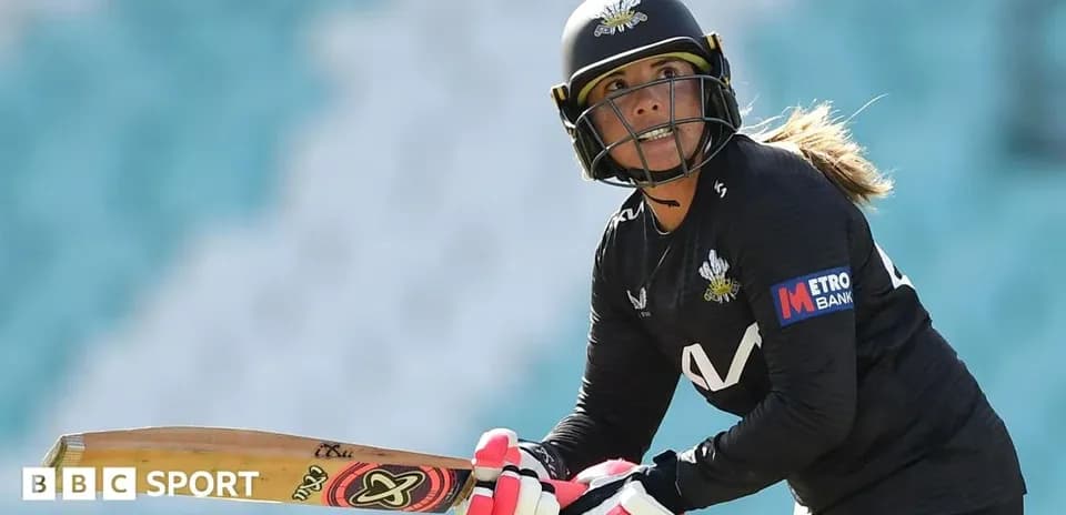 Jugadora de cricket lista para batear en el partido