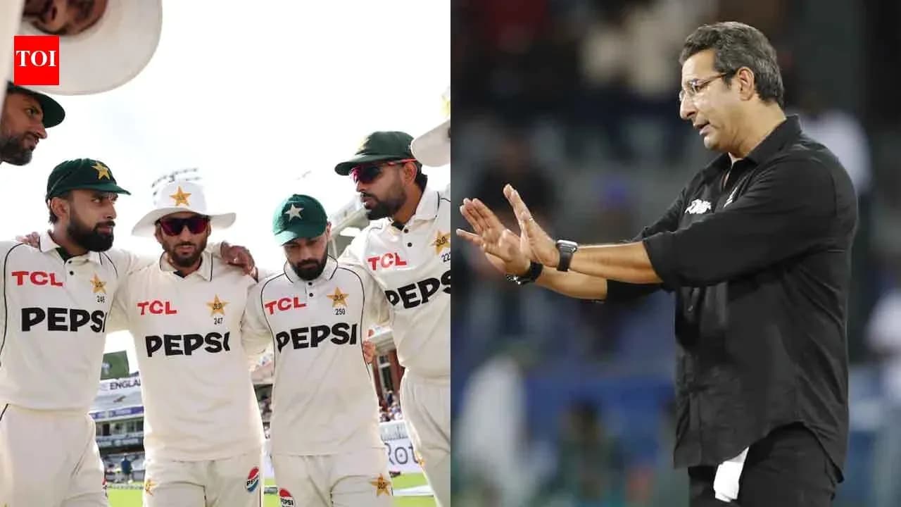 Jugadores de críquet de Pakistán en formación y entrenador