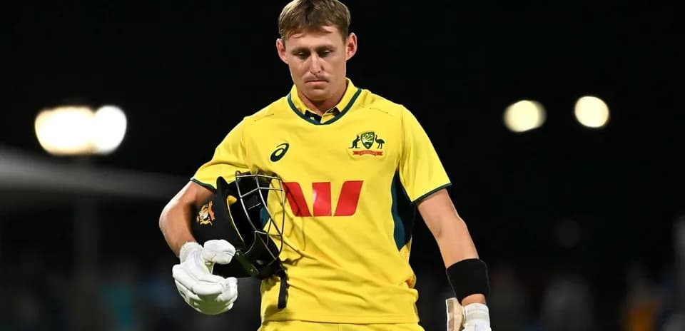 Jugador australiano saliendo del campo tras ser eliminado