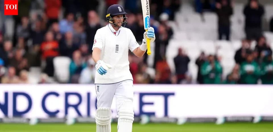 Jugador de cricket de Inglaterra saludando al público