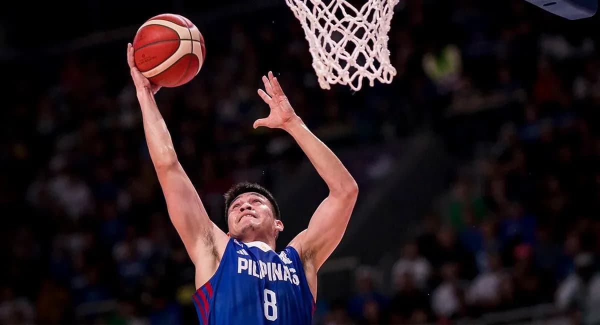 Jugador de baloncesto lanzando a canasta