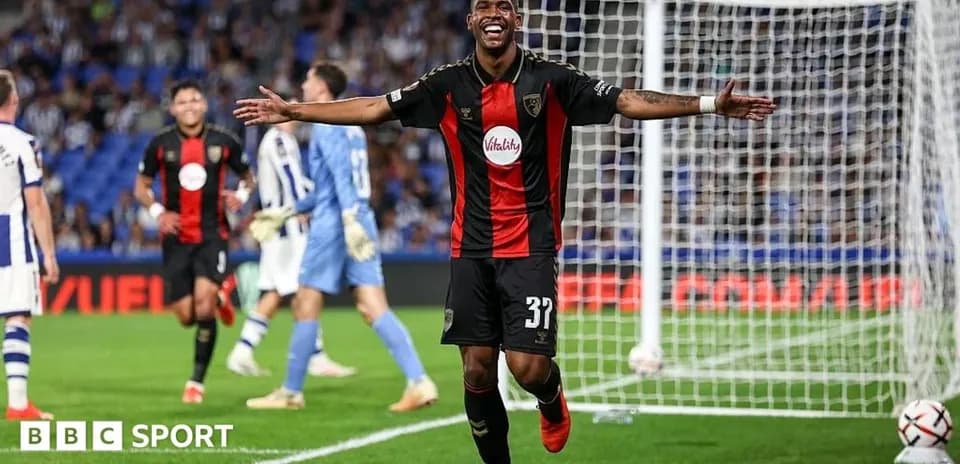 Jugador celebrando un gol en el estadio