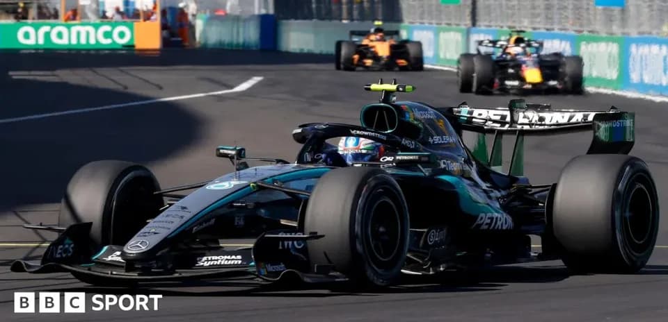 Coche de Fórmula 1 de Mercedes en carrera