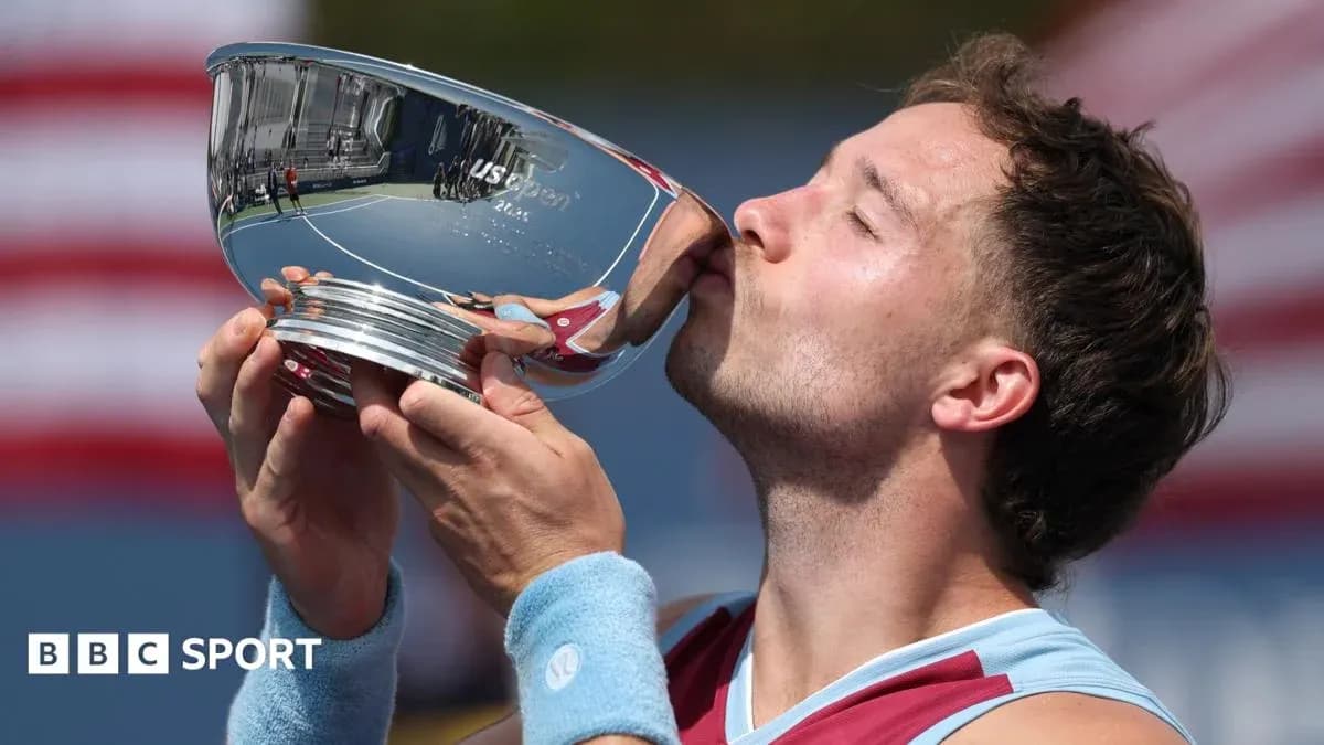 Jugador besando el trofeo del US Open