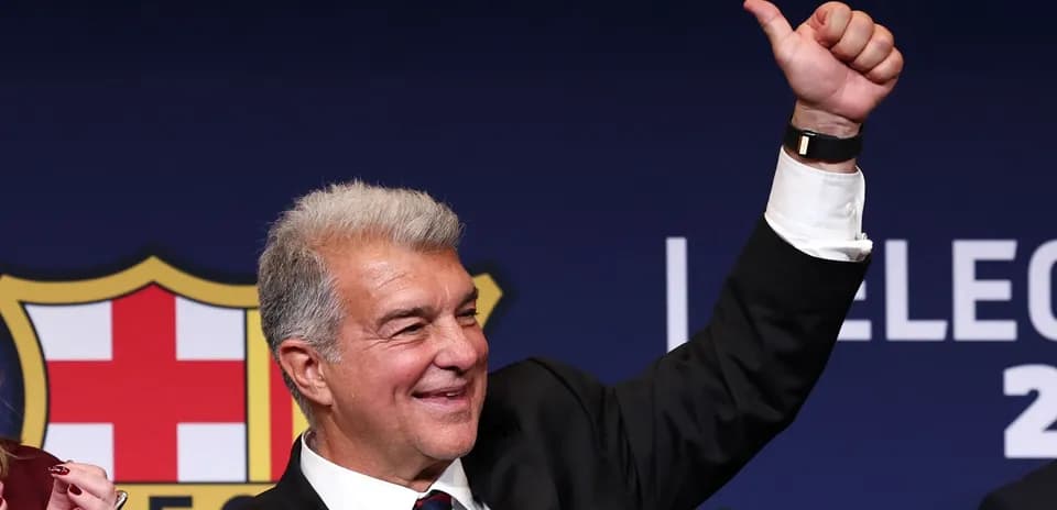 Presidente de FC Barcelona celebrando en evento electoral