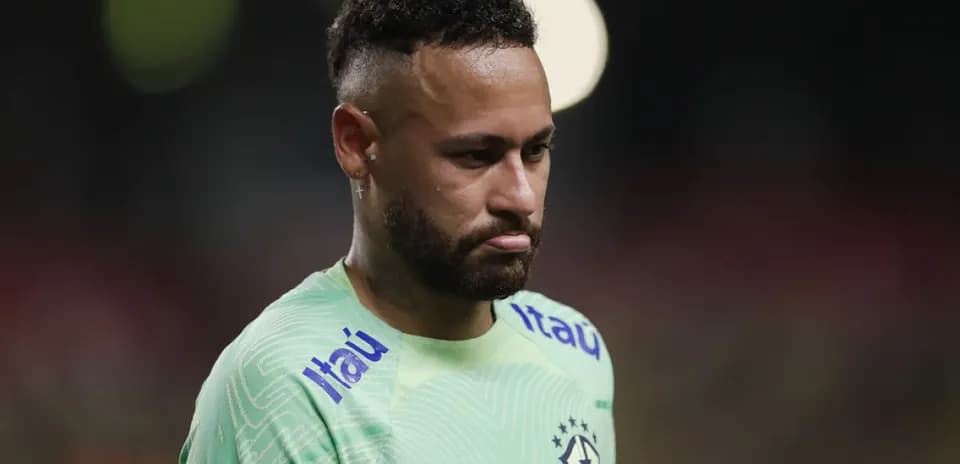 Neymar con camiseta de Brasil durante el partido