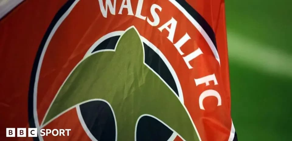 Bandera de Walsall FC con su logotipo