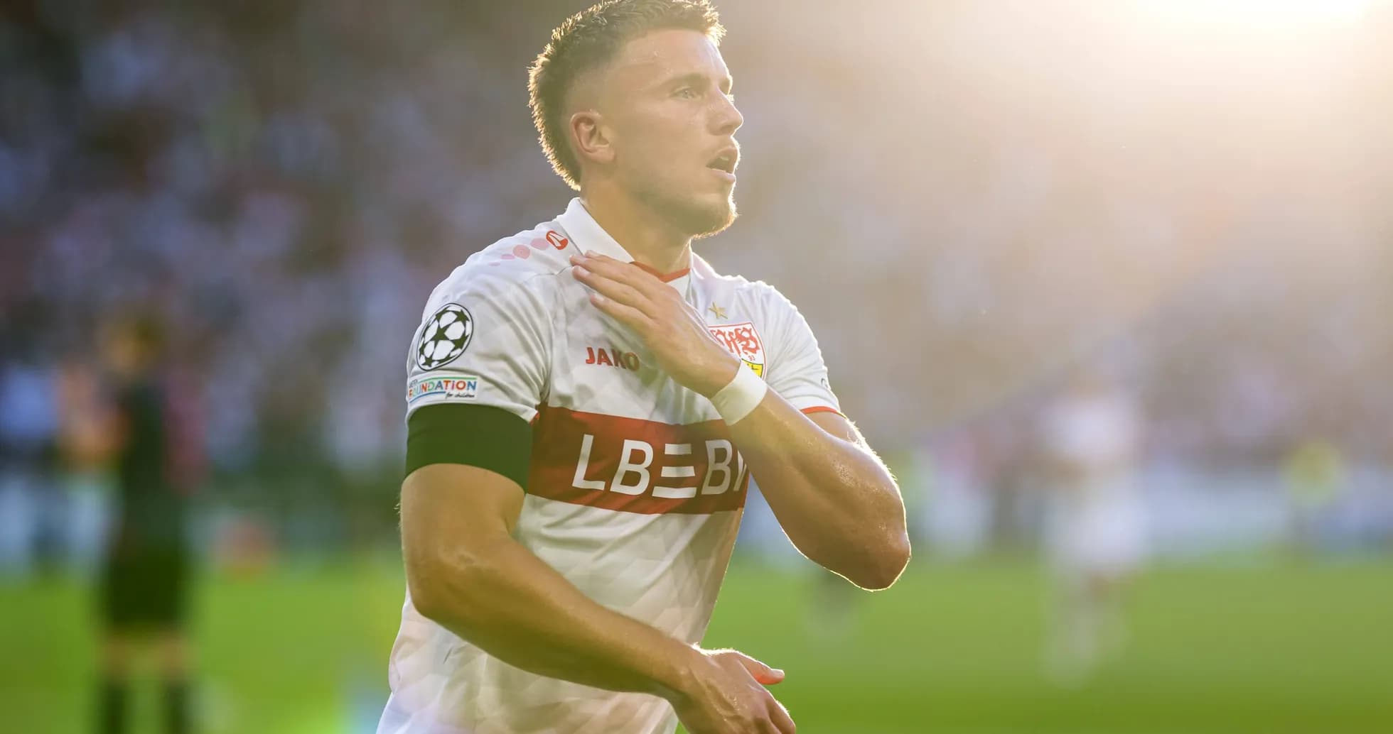 Jugador celebrando en un partido de fútbol