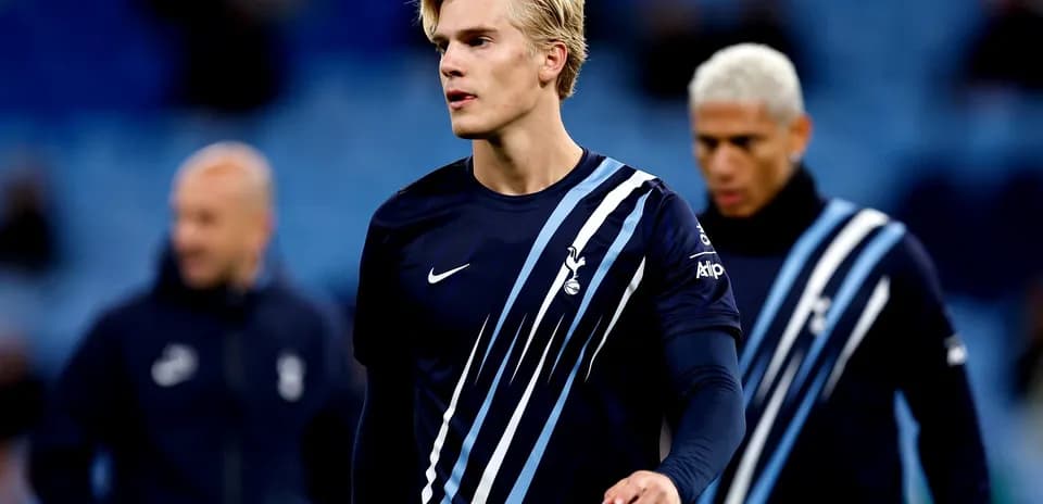 Jugador de Tottenham calentando antes del partido