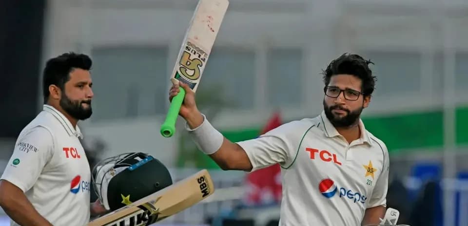 Jugadores de cricket de Pakistán celebrando un logro
