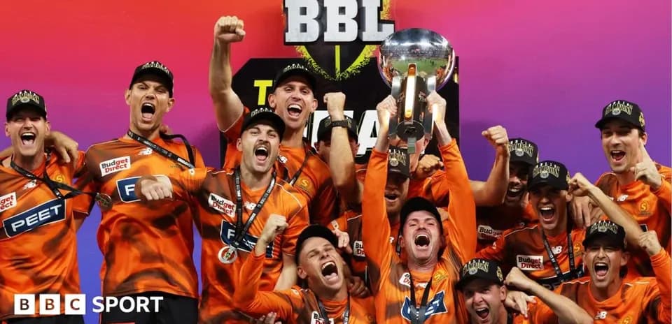 Equipo celebrando con el trofeo de BBL