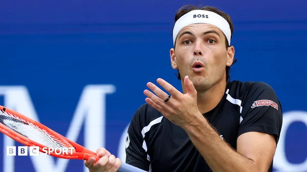 Jugador de tenis reaccionando durante un partido