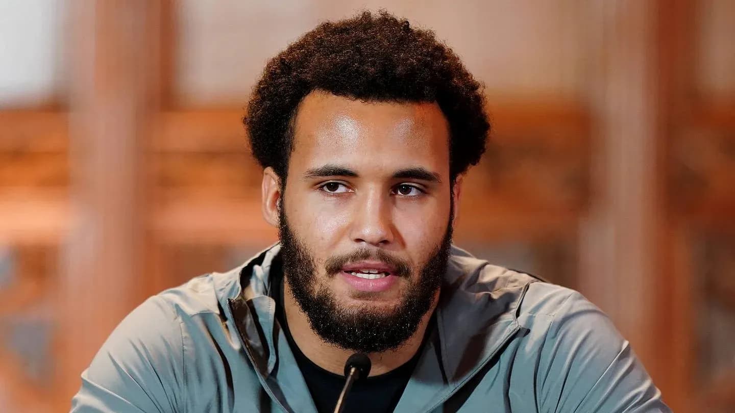 Jugador hablando en una conferencia de prensa