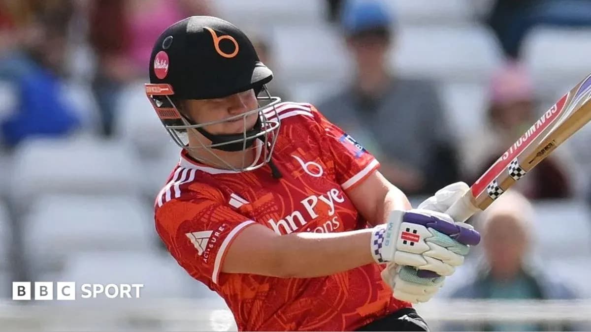 Jugador de cricket bateando durante un partido