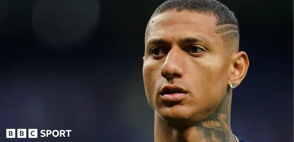 Jugador mirando hacia la cámara antes del partido