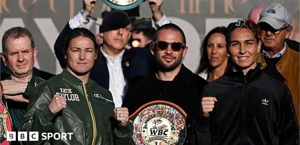 Katie Taylor y oponente en evento de pesaje