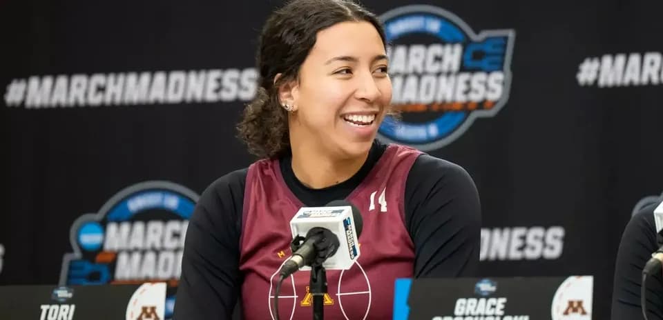 Tori McKinney en conferencia de prensa de March Madness