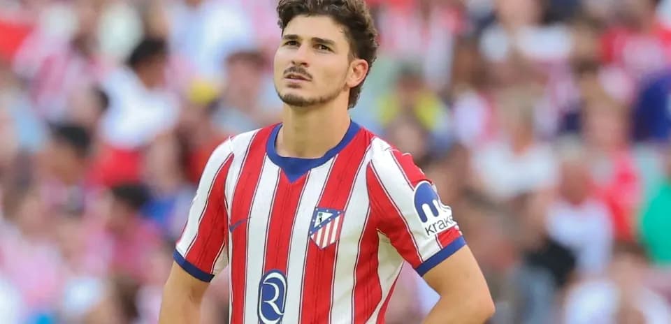 Jugador de Atlético de Madrid mirando al campo