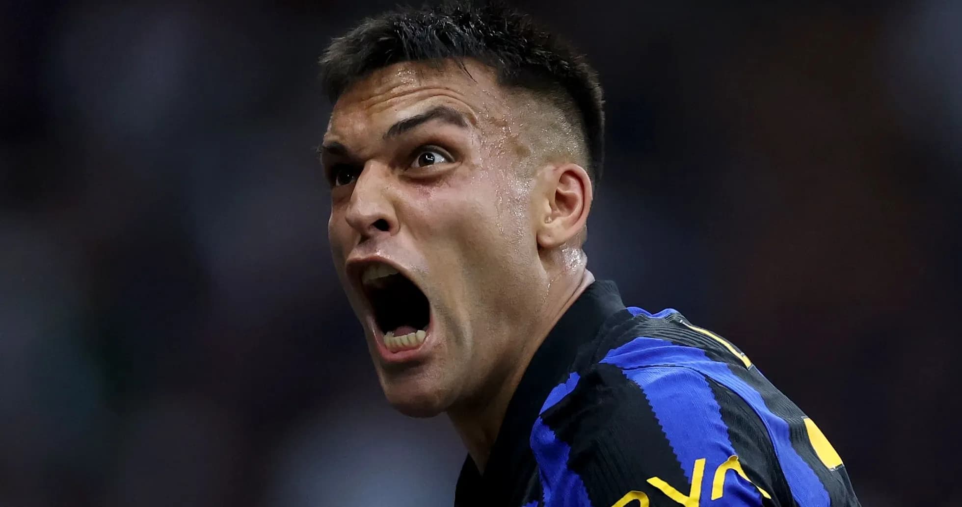 Jugador celebrando un gol con expresión intensa