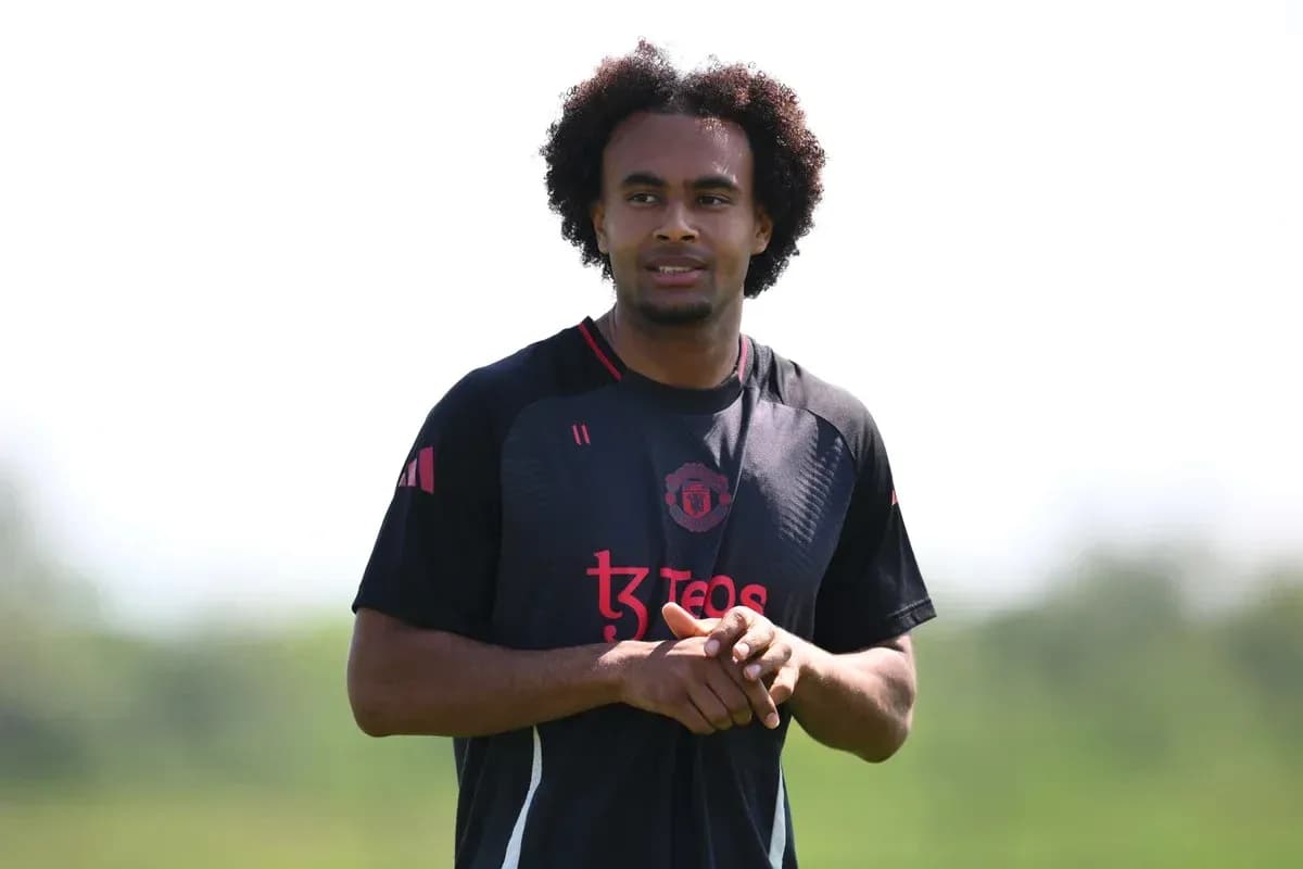 Jugador de Manchester United durante sesión de entrenamiento