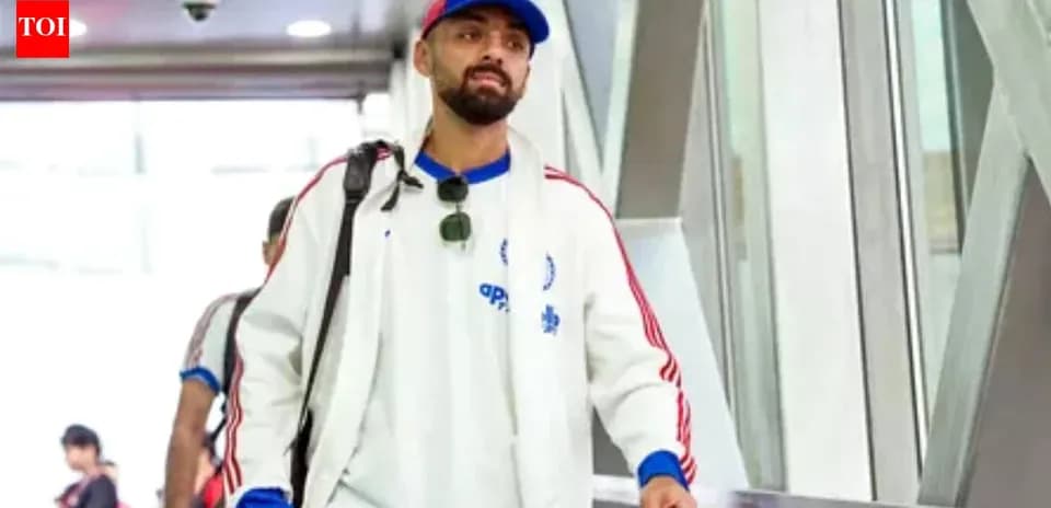 Jugador llegando al aeropuerto con maleta