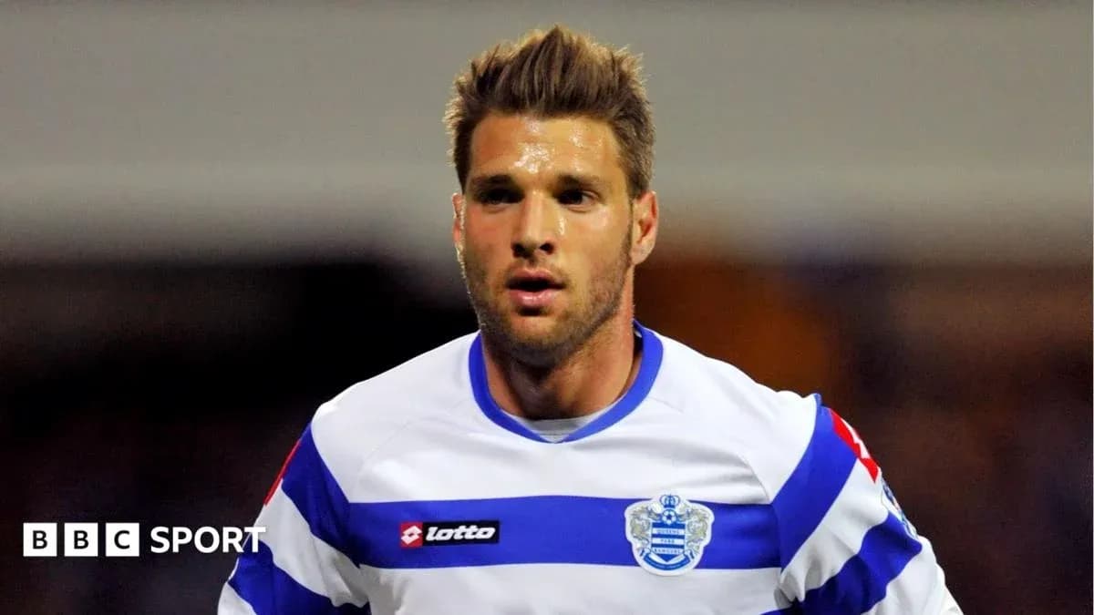 Jugador de QPR en acción durante el partido
