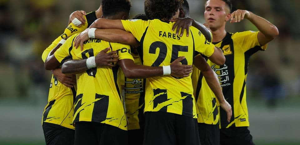 Jugadores del equipo celebrando un gol juntos