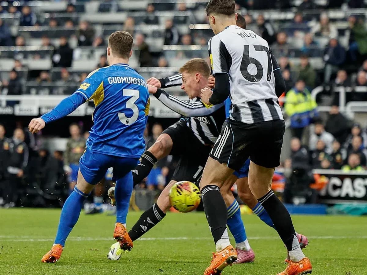 Acción de juego entre Leeds y Newcastle