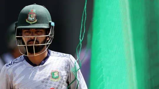 Jugador de cricket de Bangladesh en el entrenamiento
