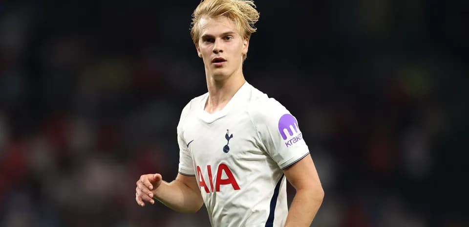 Jugador de Tottenham en acción durante un partido