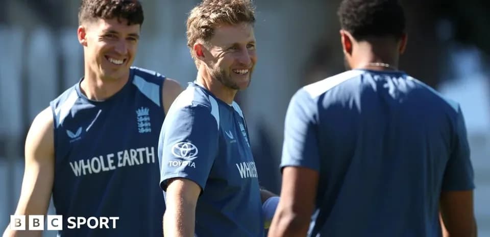 Jugadores de Inglaterra entrenando y sonriendo juntos